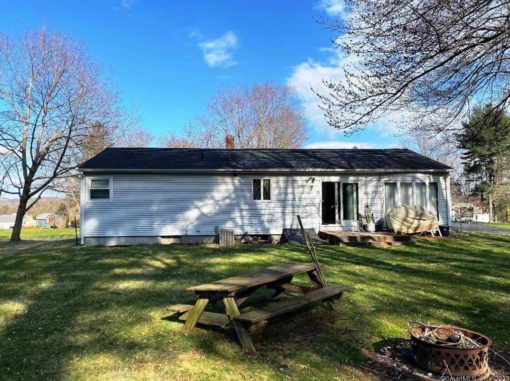 11 Eva Cir, Vernon, CT 06066-2207
