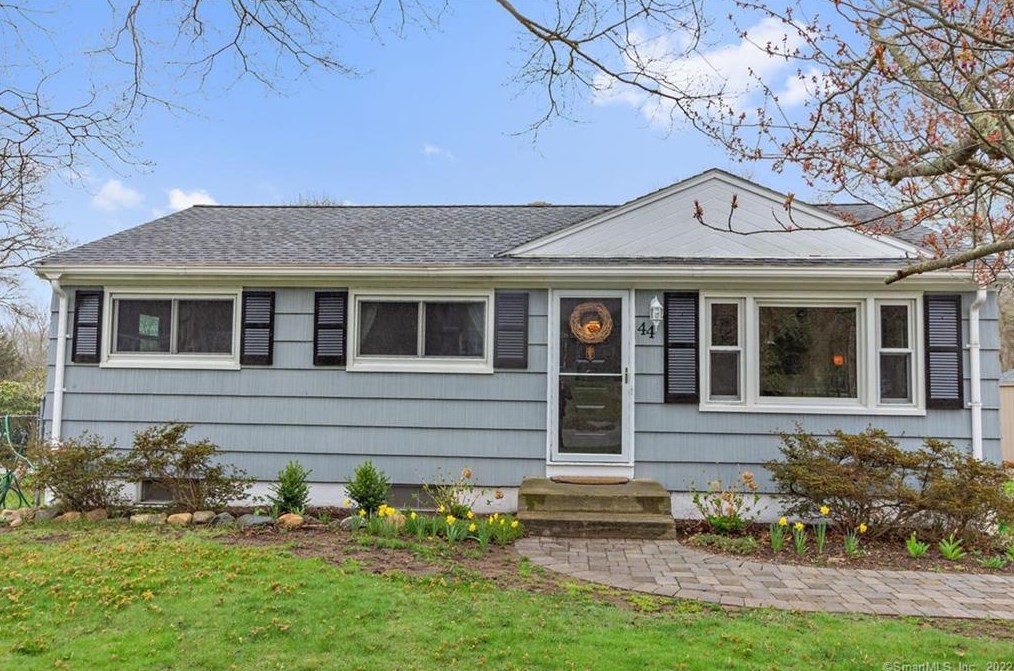 44 Cedar Dr, North Stonington, CT 06359-1603