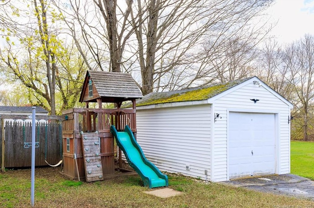 4 Phillips St, Plainfield CT  06374-1018 exterior