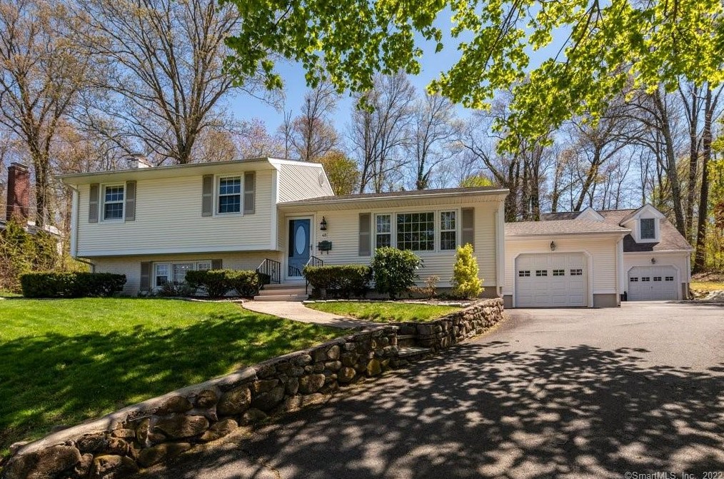 48 Surrey Dr, Wallingford, CT 06492-4733
