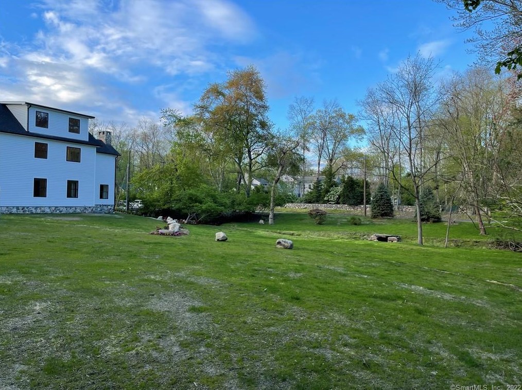 6 Meadowbrook Ln, Westport CT  06880-3928 exterior