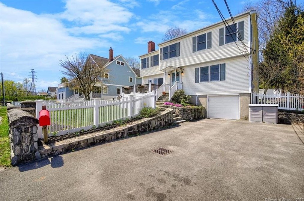 73 Strickland Rd, Cos Cob CT  06807-2731 exterior