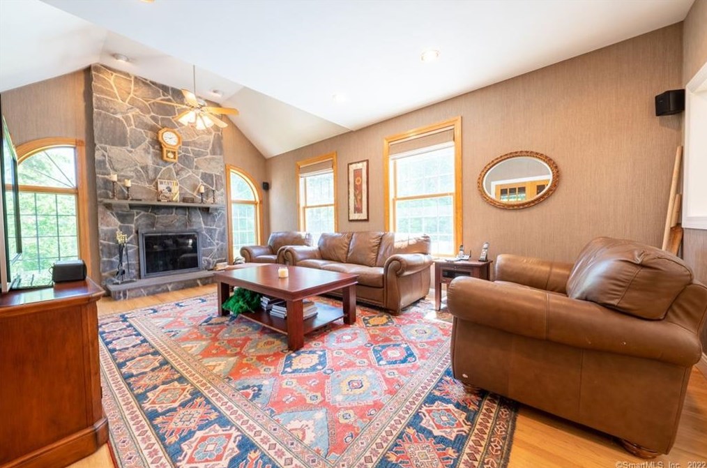 11 Reservoir Ridge Dr, Southington, CT 06489