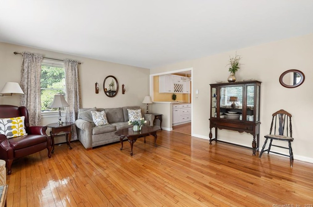 11 Rocky Ledge Ln, Branford, CT 06405