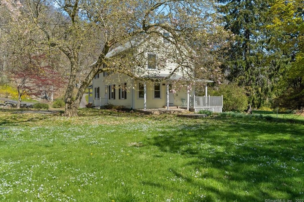 810 Pleasant Valley Rd N, Groton, CT 06340