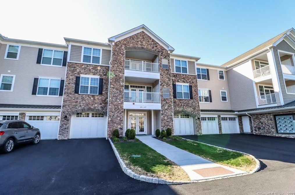 631 Brookside Ct #631, Newtown, CT 06470