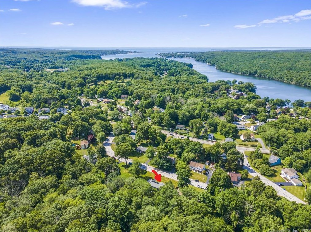 11 Mallard Ln, Waterford, CT 06385