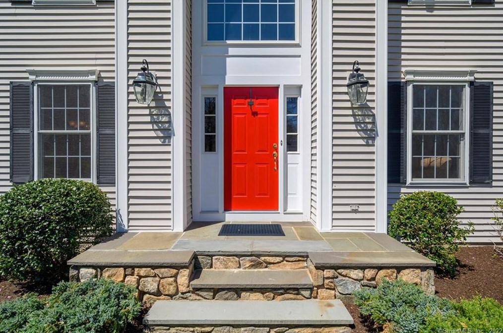 2 Abbotts Hill Rd, Newtown, CT 06470-2421
