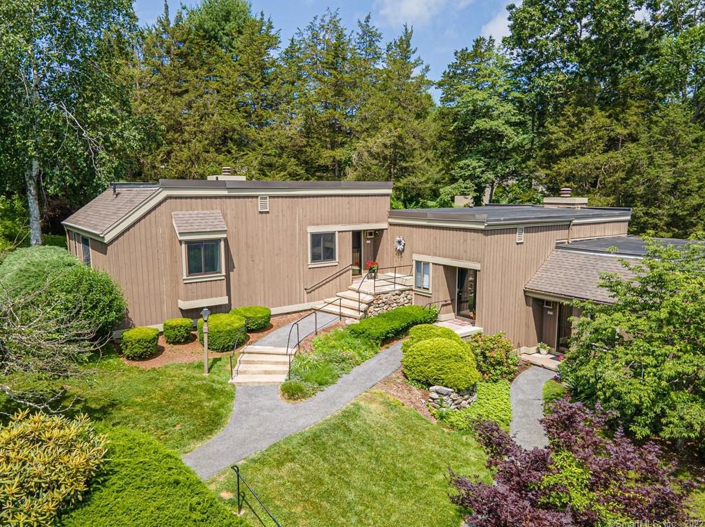 20 Heritage Cir, Southbury, CT 06488-1465