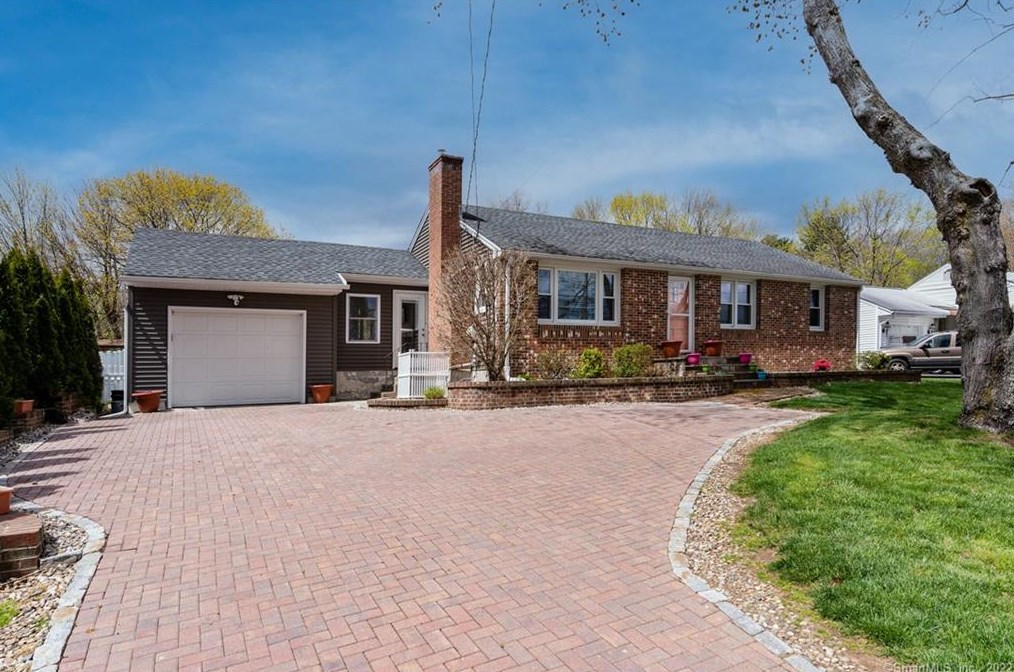 109 Hartford Rd, Hartford, CT 06111-1104