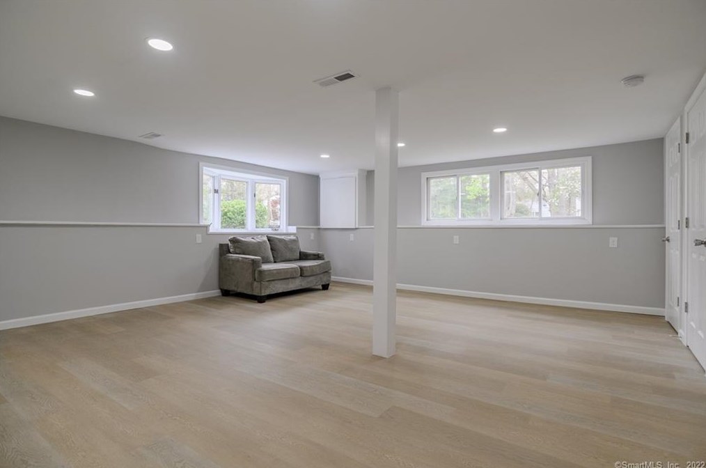 7 Sue Ter, Westport CT  06880-4523 exterior