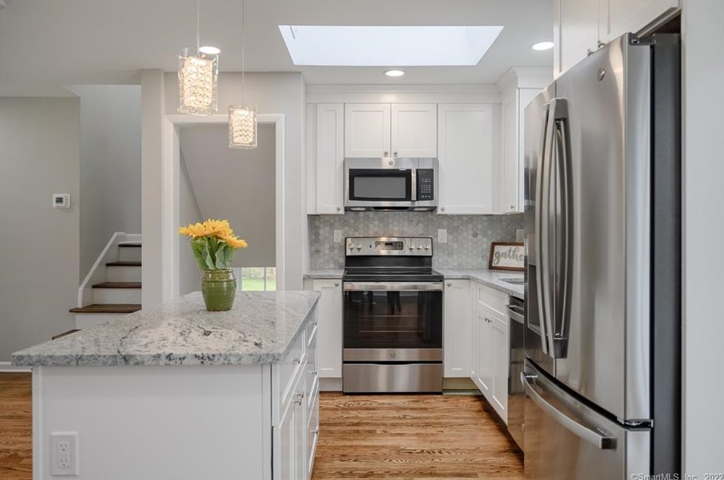 7 Sue Ter, Westport CT  06880-4523 exterior