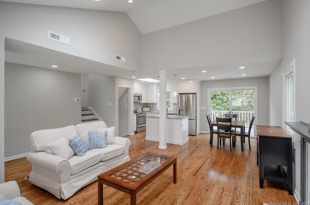 7 Sue Ter, Westport CT  06880-4523 exterior