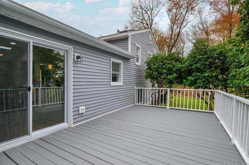 7 Sue Ter, Westport CT  06880-4523 exterior