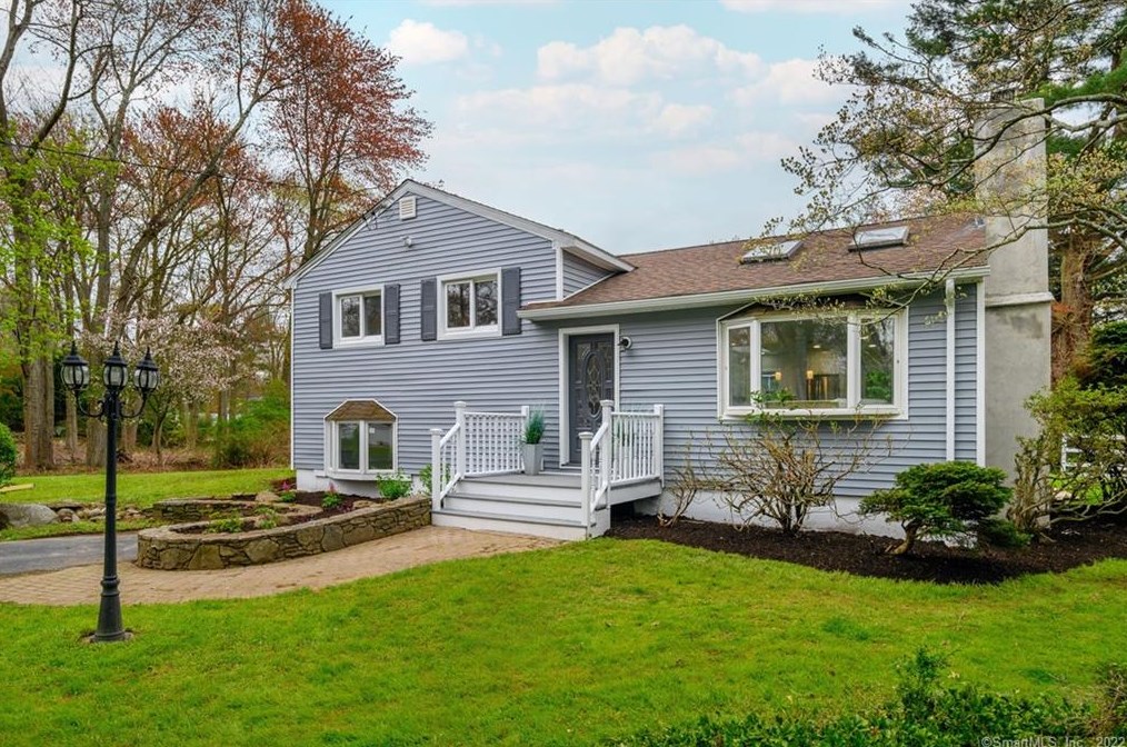 7 Sue Ter, Westport CT  06880-4523 exterior