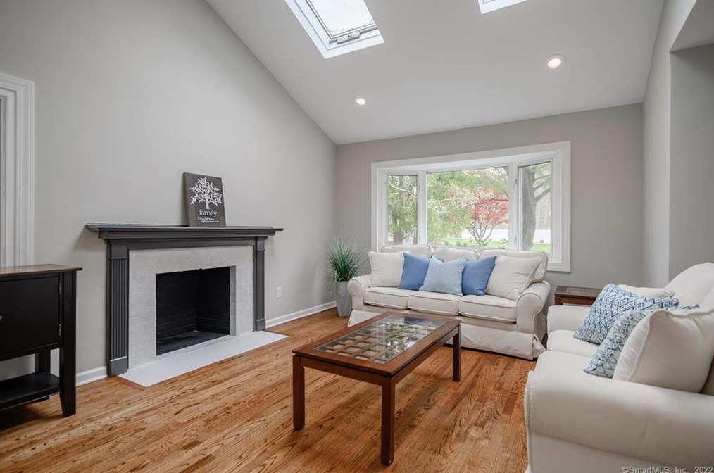 7 Sue Ter, Westport CT  06880-4523 exterior