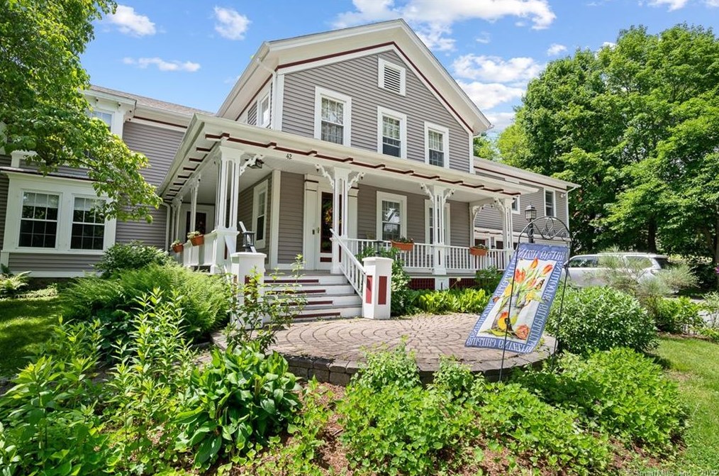42 Main St, East Hampton, CT 06424