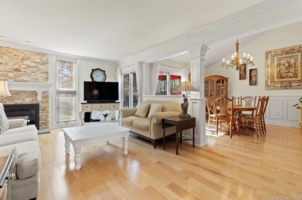 33 Monticello Dr, Branford, CT 06405-4156