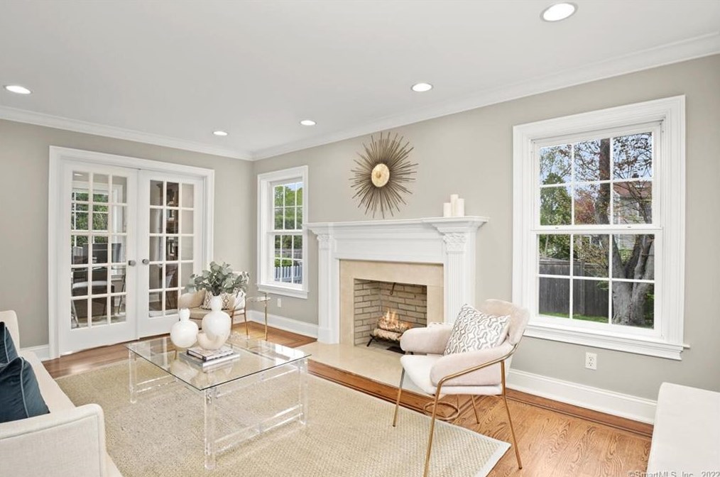 25 Bulkley Ave, Westport CT 06880-4110 exterior