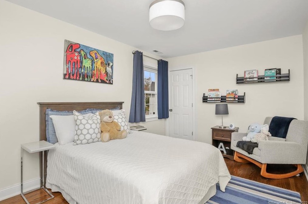 25 Bulkley Ave, Westport CT 06880-4110 exterior