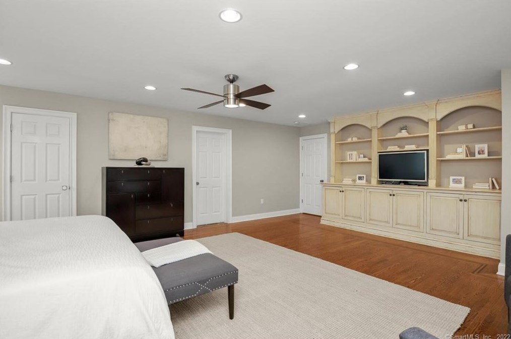 25 Bulkley Ave, Westport CT 06880-4110 exterior