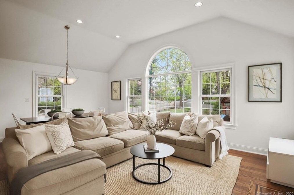 25 Bulkley Ave, Westport CT 06880-4110 exterior