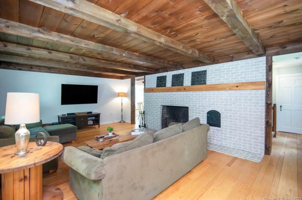 57 Old Kent Rd, Tolland CT 06084-3742 exterior