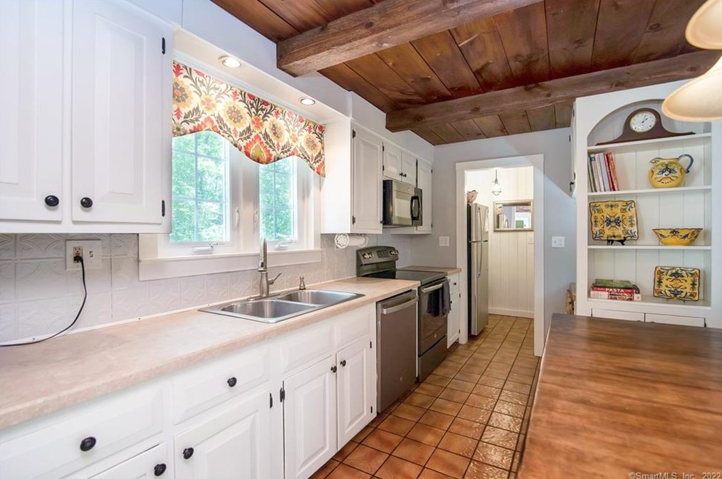 57 Old Kent Rd, Tolland CT 06084-3742 exterior