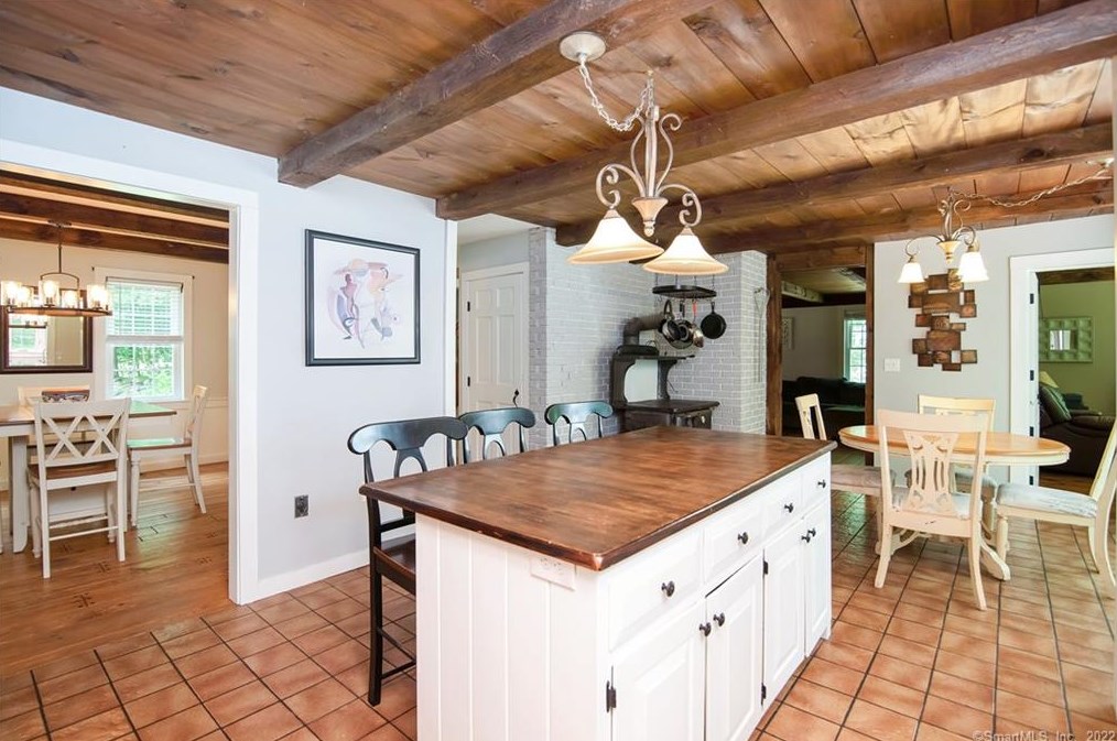 57 Old Kent Rd, Tolland CT 06084-3742 exterior