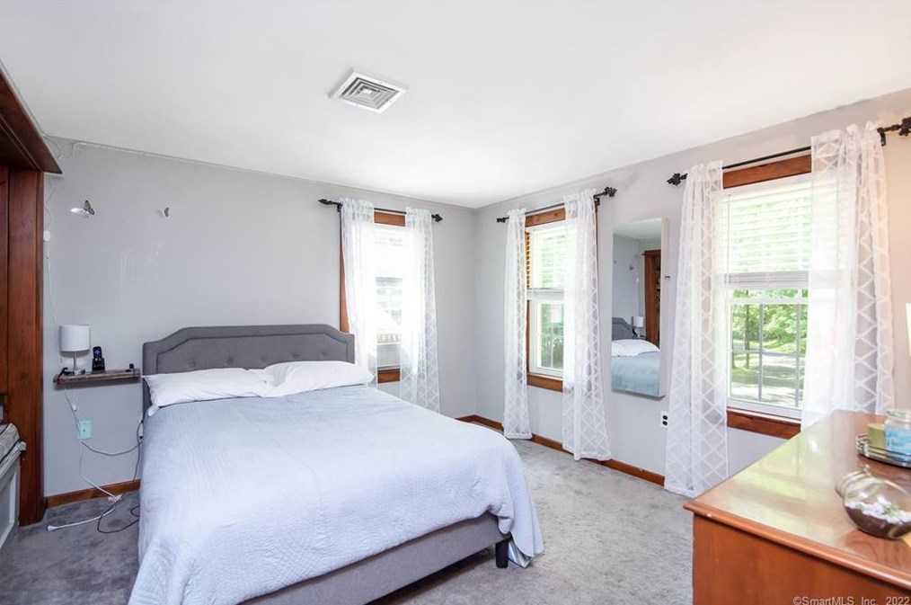 57 Old Kent Rd, Tolland CT 06084-3742 exterior