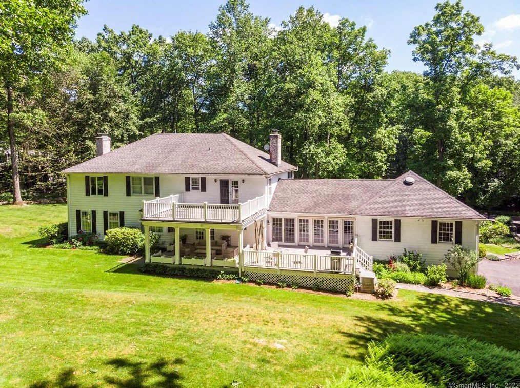 46 Pequot Ln, New Canaan, CT 06840