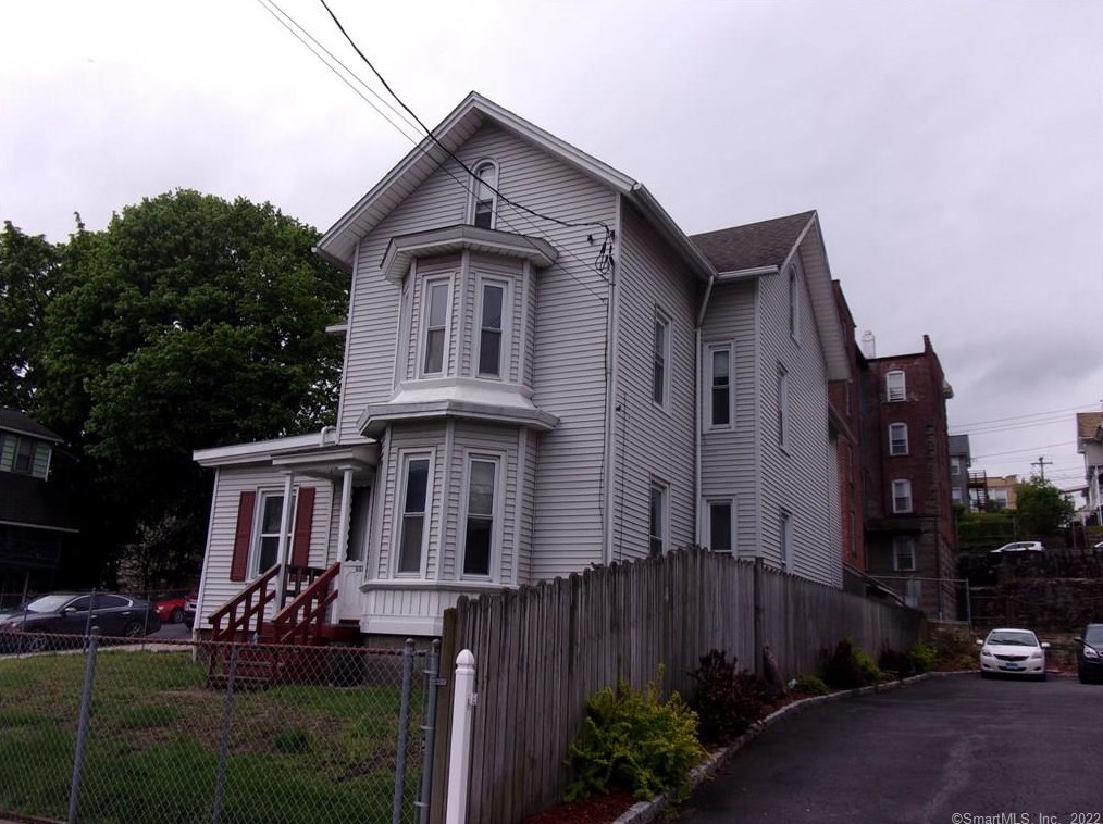 552 Howe Ave, Huntington, CT 06484