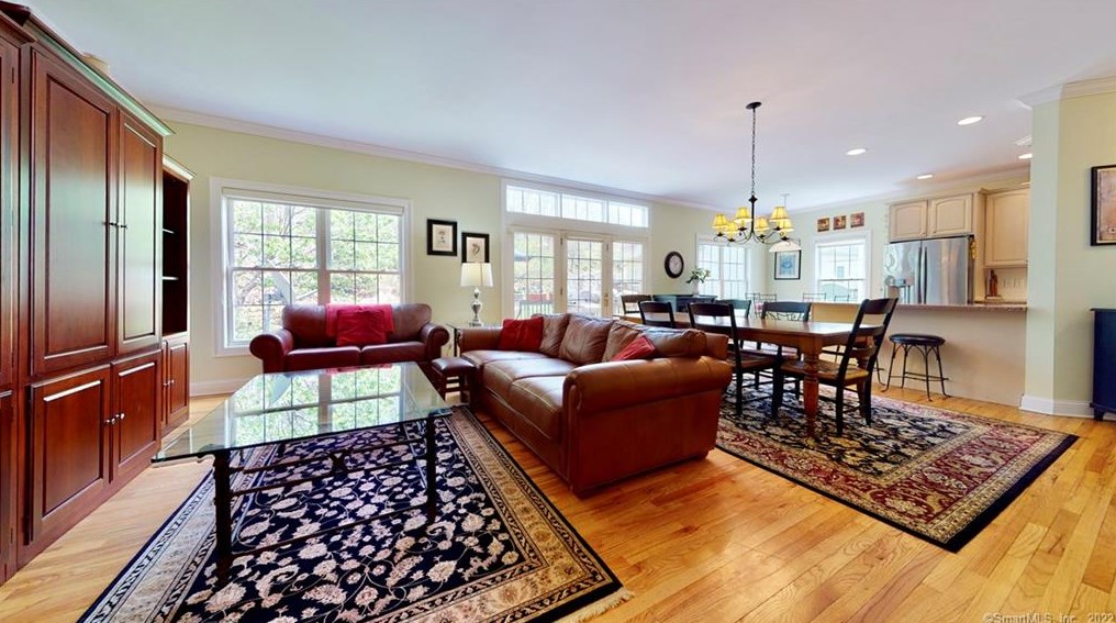 46 Spice Bush Ln #46, Milford, CT 06461