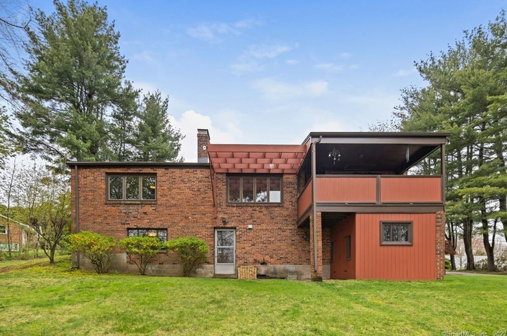 32 Skyline Dr, Farmington CT 06032-2019 exterior