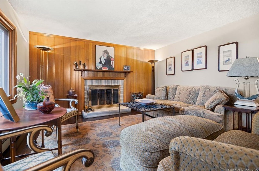 32 Skyline Dr, Farmington CT  06032-2019 exterior