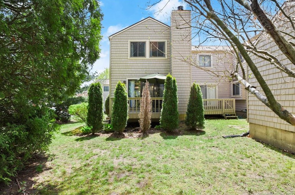 97 Penny Meadow Ln, Stratford, CT 06614-8034
