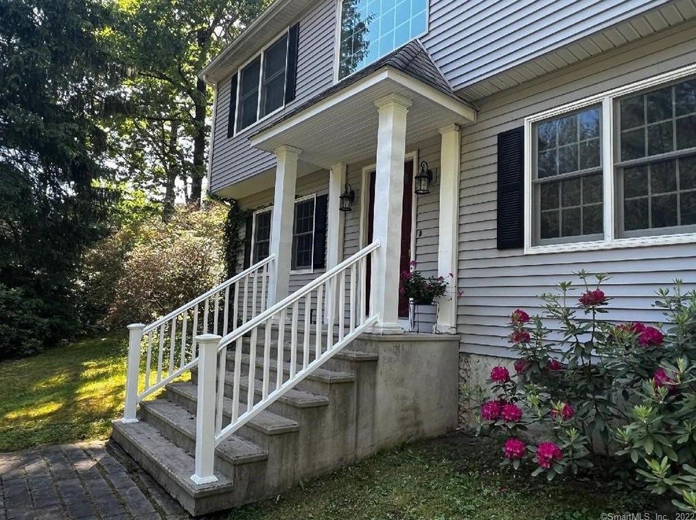 9 Sunnyridge Rd, Avon, CT 06001