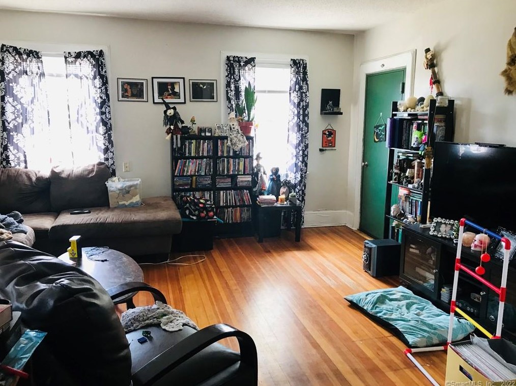 101 Stearns St, Bristol, CT 06010