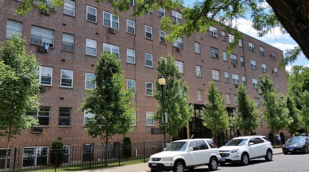 40 Owen St, Hartford CT  06105-3215 exterior