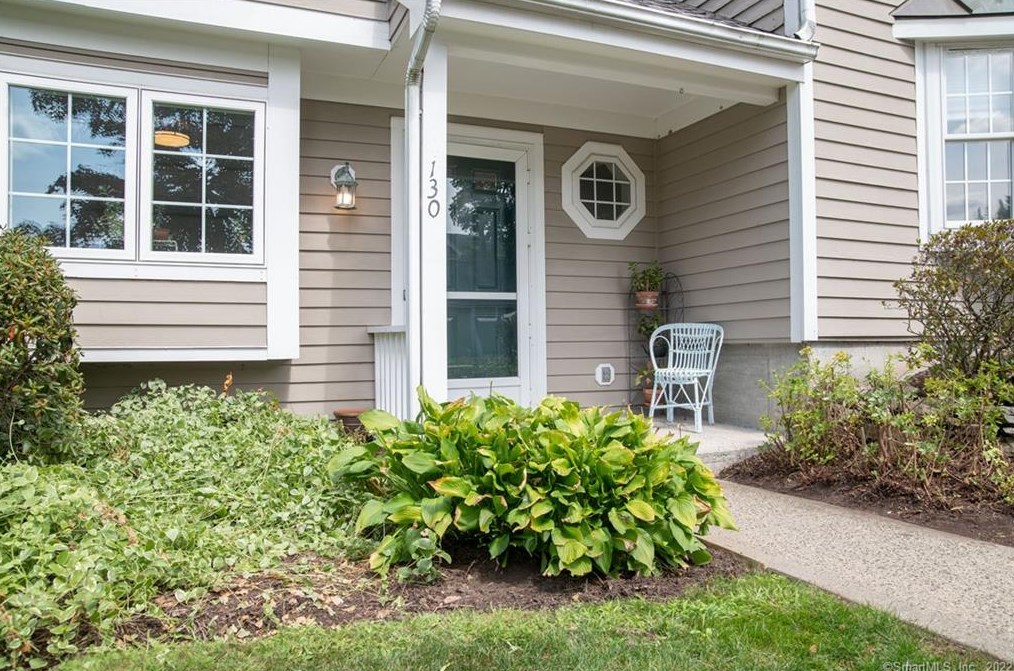 41 Tamarack Ave, Danbury, CT 06811 exterior