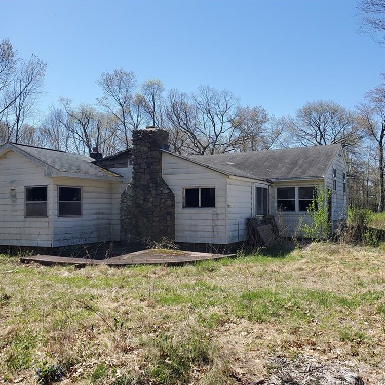 14 Peach Orchard Rd, Waterbury, CT 06712