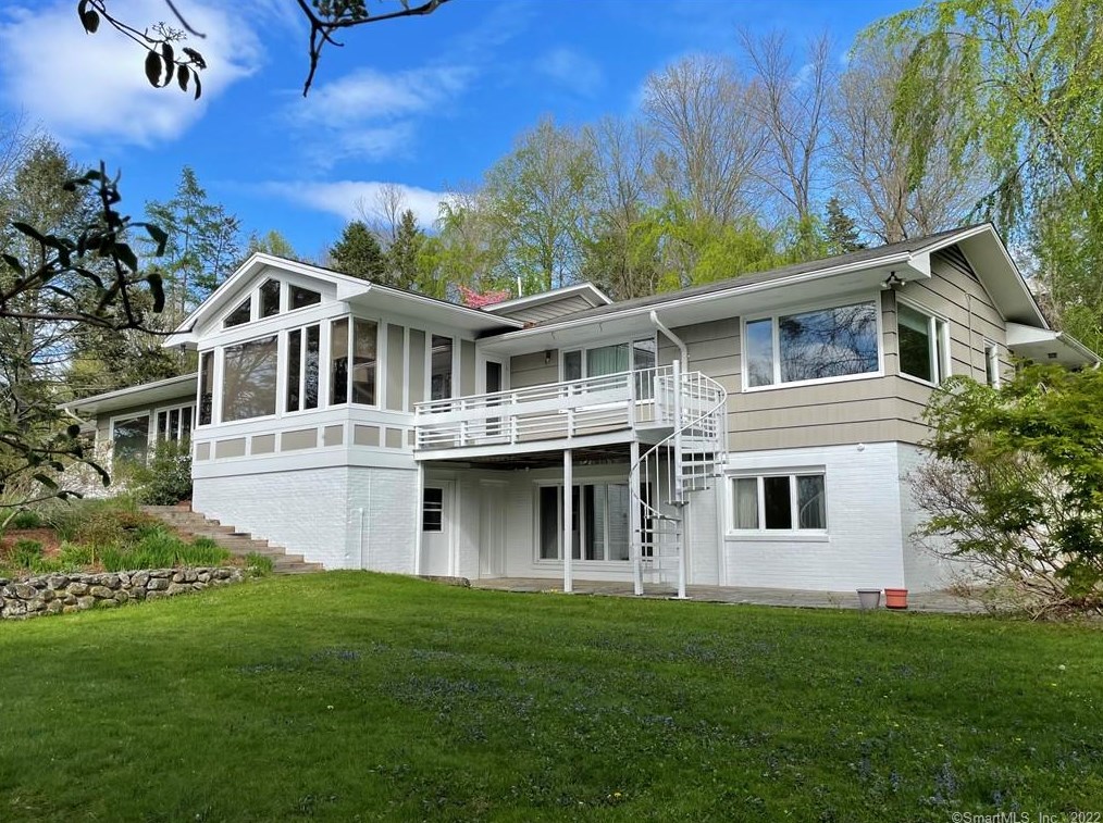 39 Hyland Ave, Woodbury, CT 06798