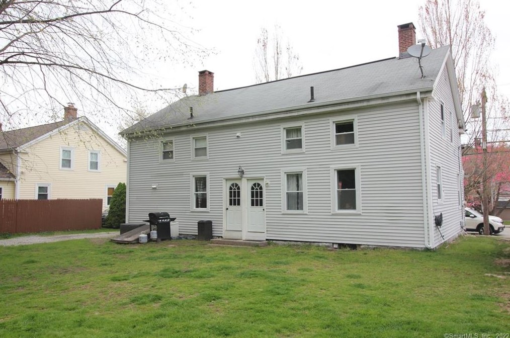 97 Main St, Lisbon, CT 06330-1033