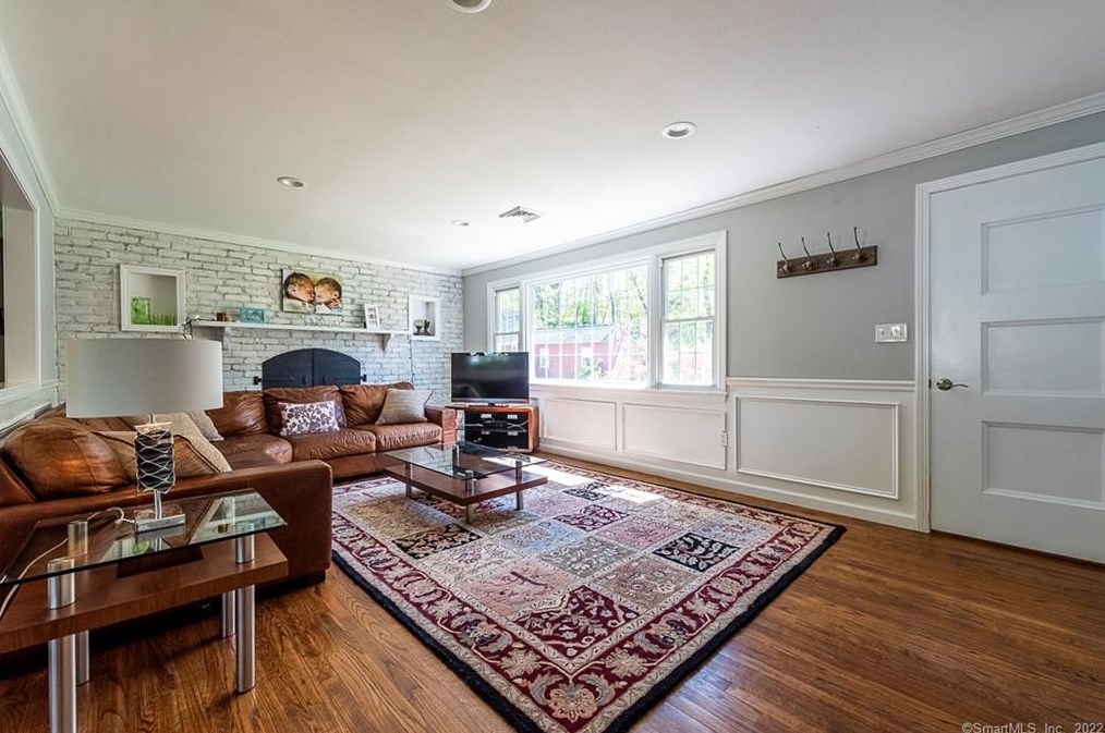95 North St, Guilford, CT 06437-2421