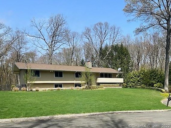 6 Tulip Ln, Huntington, CT 06484