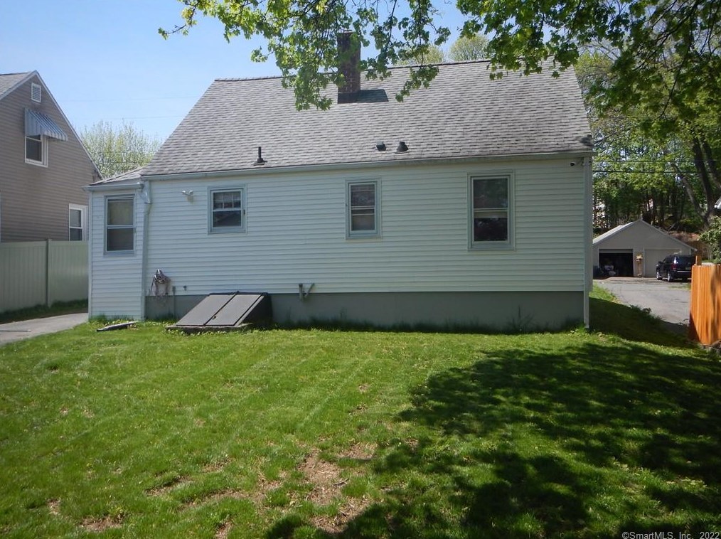 29 Woodbine St, Bristol, CT 06010