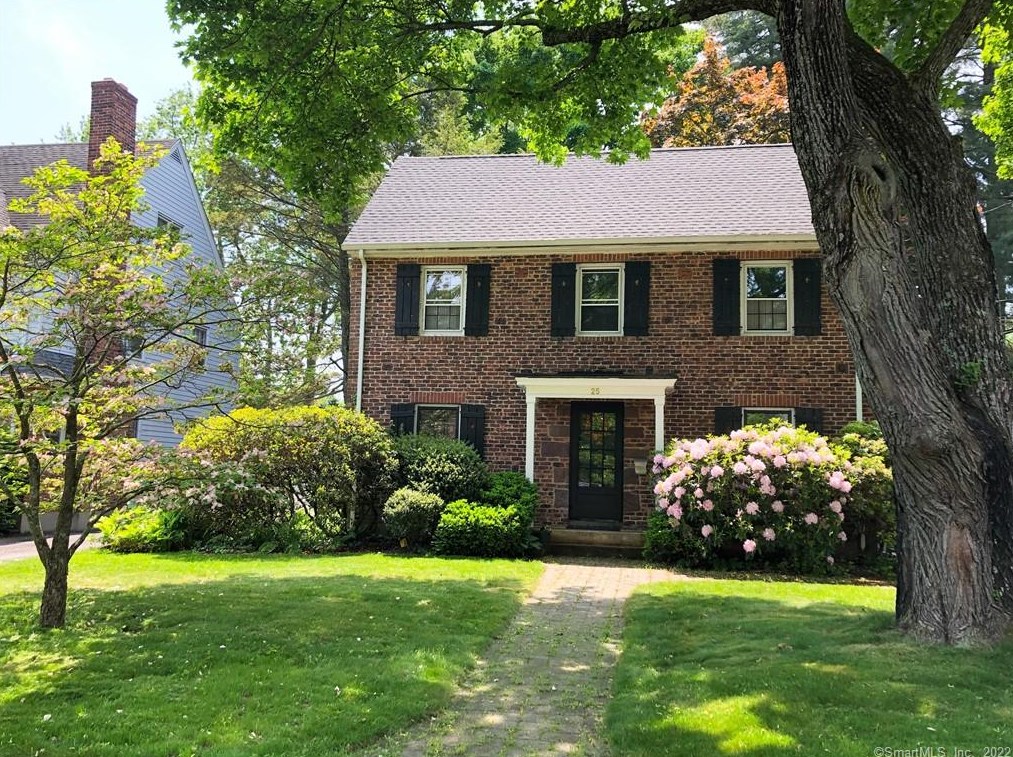 25 Pelham Rd, Hartford, CT 06107-2717