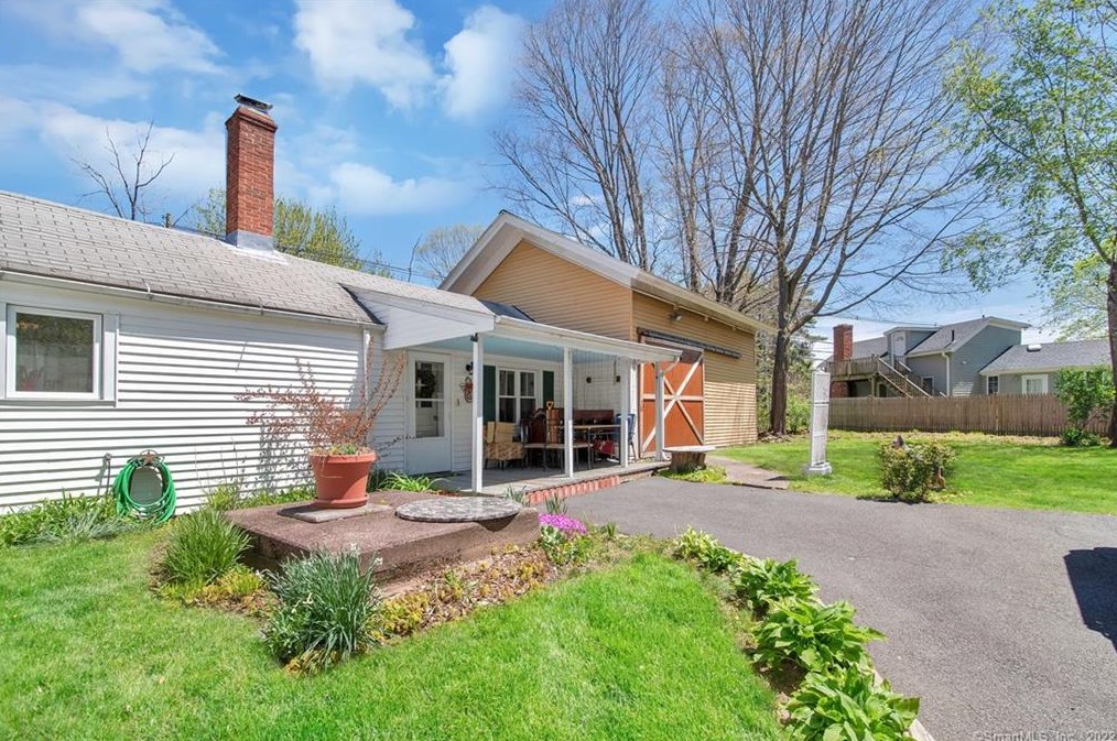 77 Maple St, Somers, CT 06071