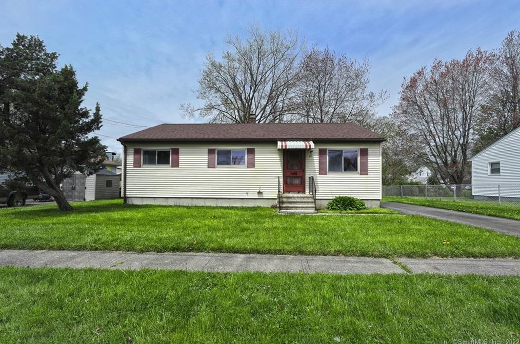 65 Early Ave, Stratford, CT 06615-7460
