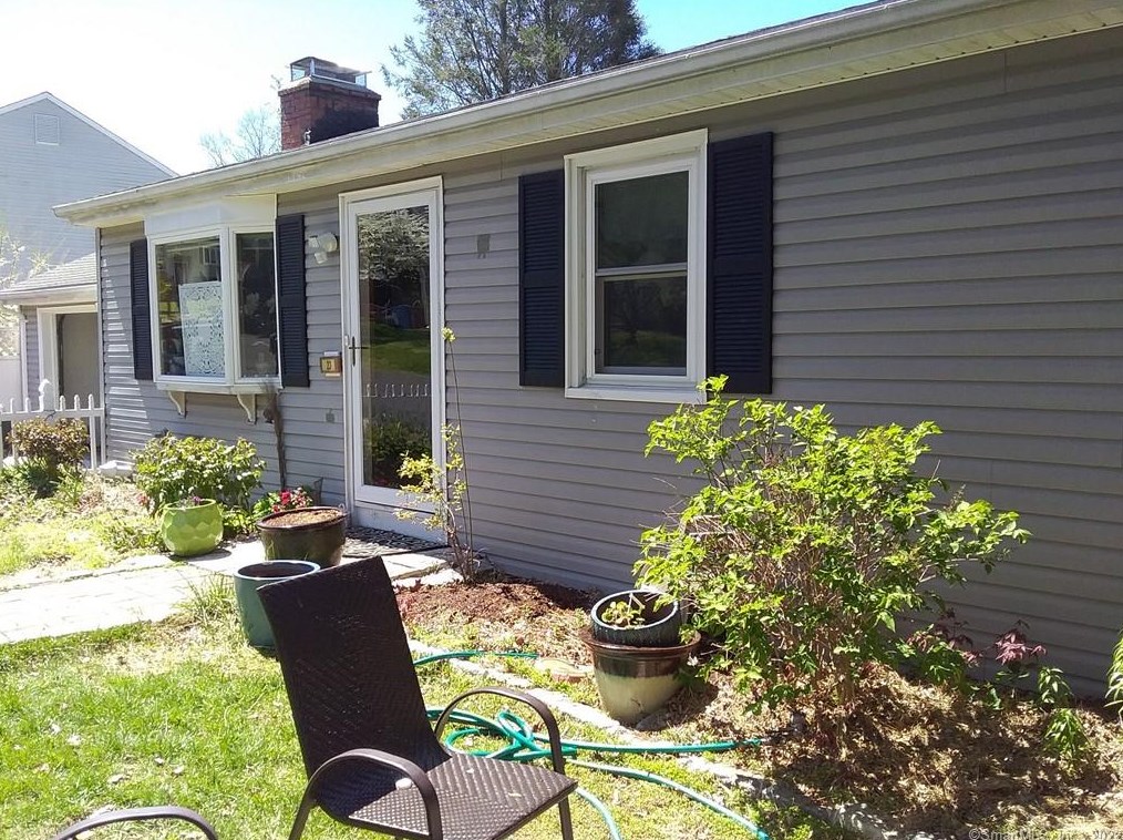 23 Toas St, Huntington, CT 06484